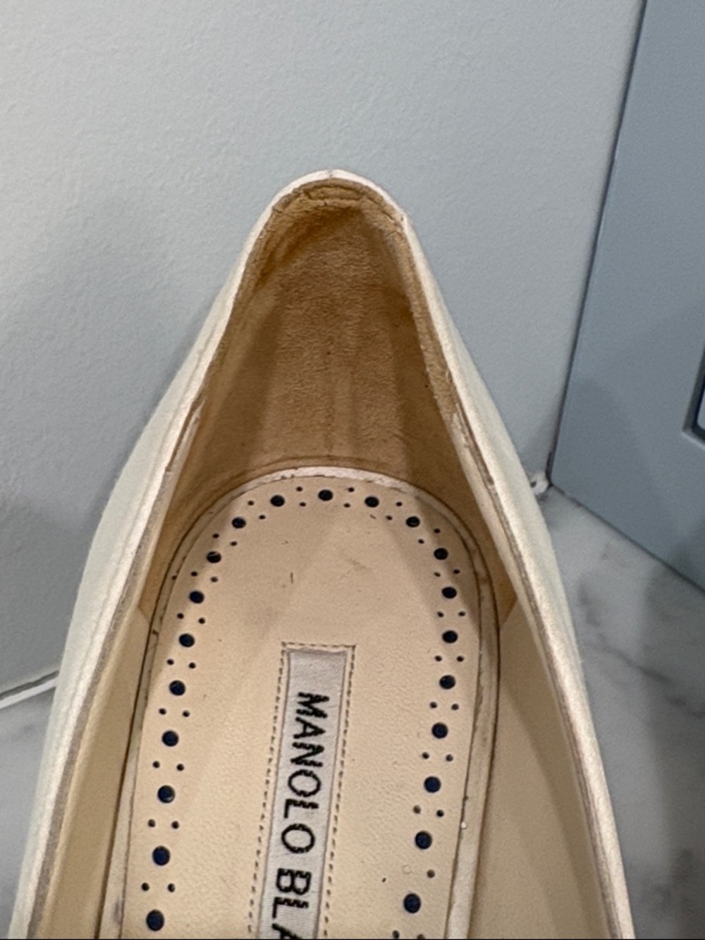 Manolo Blahnik HANGISI BRIDE 50 Ivory Satin with Blue Buckle Size 38.5 - Picture 4 of 8
